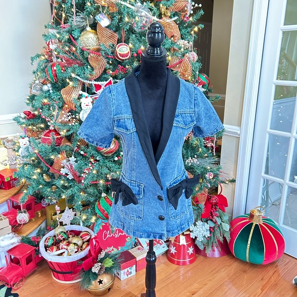 💙Super Sexy Denim Jacket/Blazer w/ Pocket Bows and black neckline tuxedo style🖤 - Picture 2 of 4